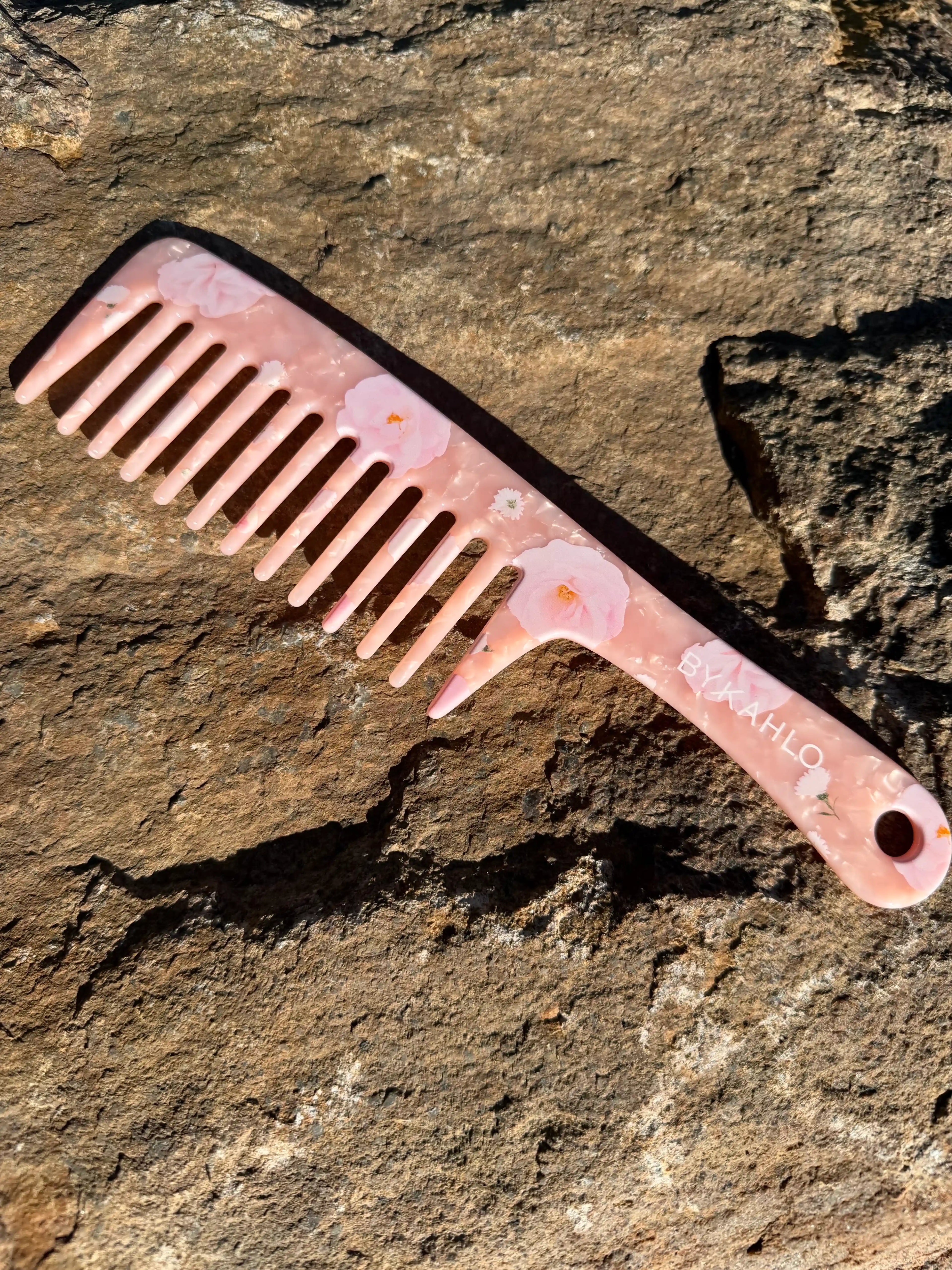 BYKAHLO Iconic Comb Pink Floral - Lilla Fina Du